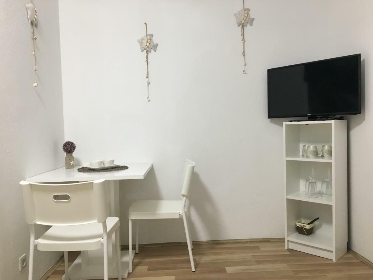Apartment & Rooms Laura Brela Εξωτερικό φωτογραφία
