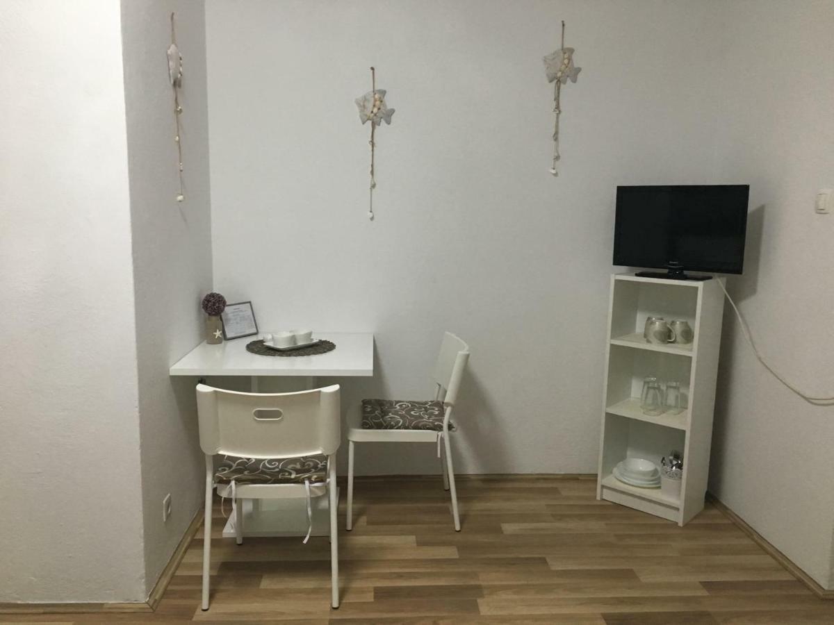 Apartment & Rooms Laura Brela Εξωτερικό φωτογραφία