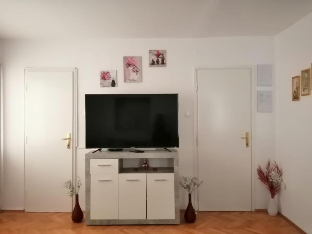 Apartment & Rooms Laura Brela Εξωτερικό φωτογραφία